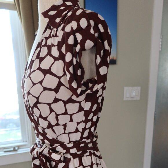 Diane von Furstenberg DVF $285 "Jilda" 100% silk wrap blouse top brown/ivory 2 - Picture 8 of 16